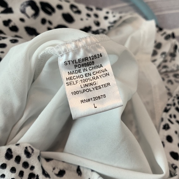 Animal print halter romper (shorts) - size L - Picture 8 of 8